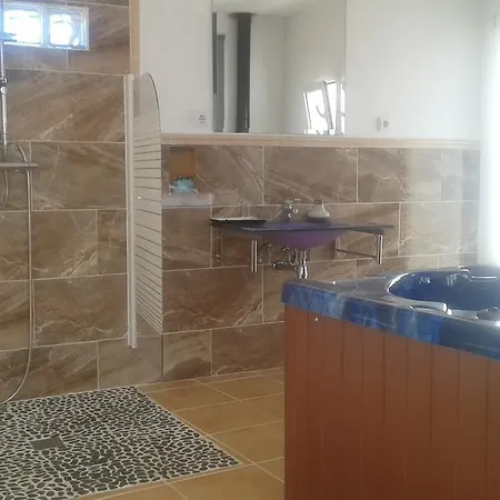 Isla - Couples Only Casas de Cuadra